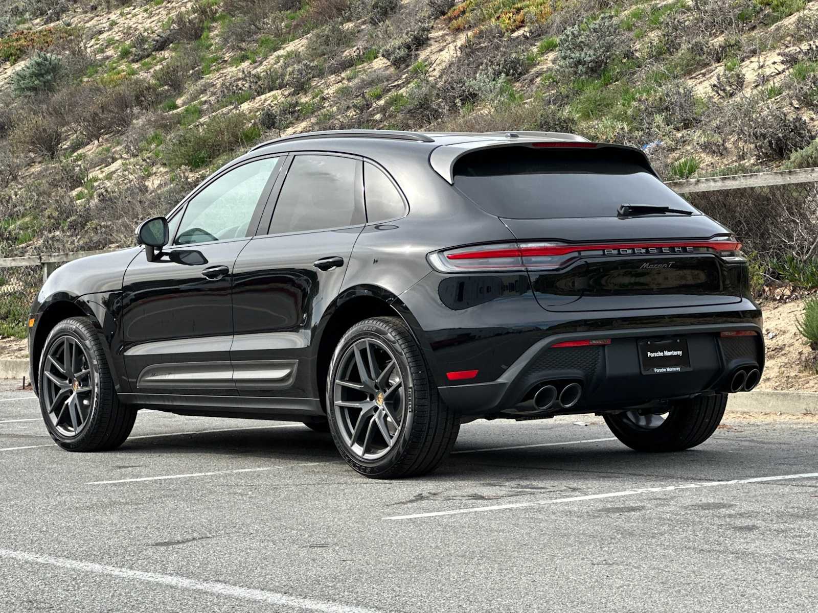 Thumbnail: 2026 Porsche Macan - 3