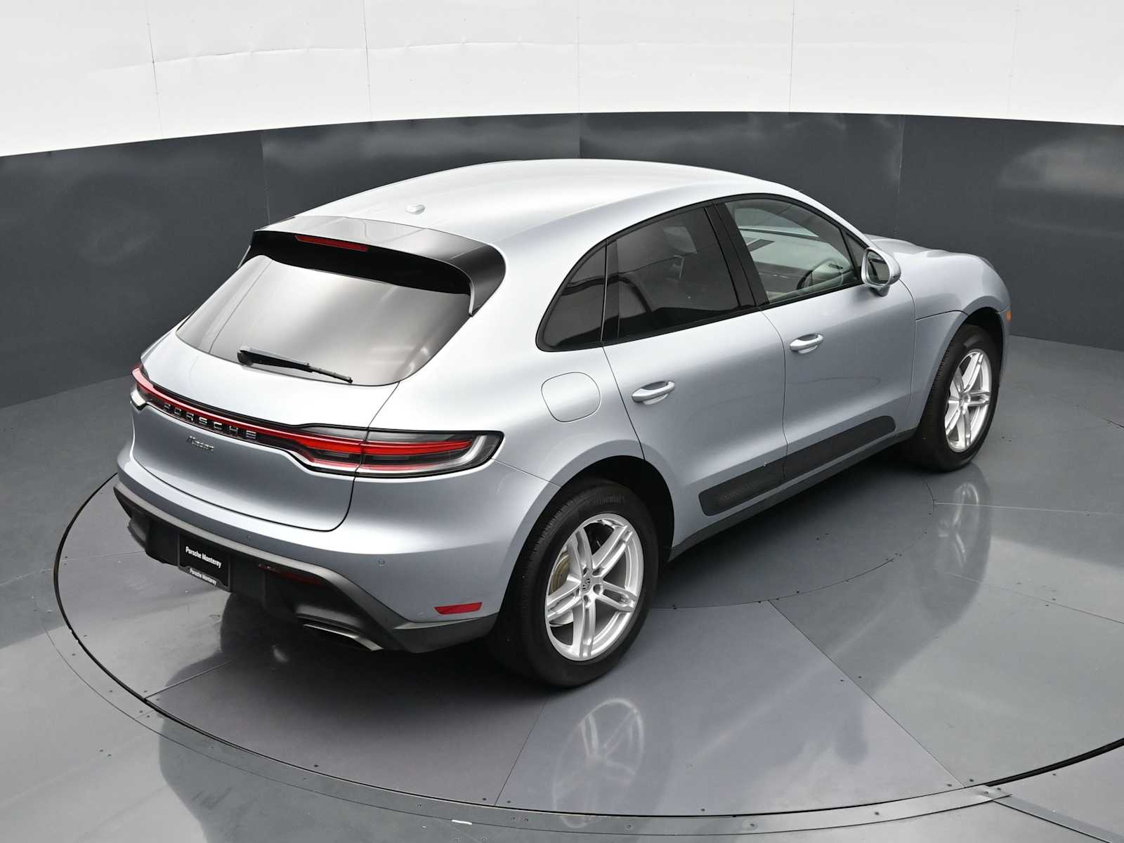 2025 Porsche Macan Base - Photo 32