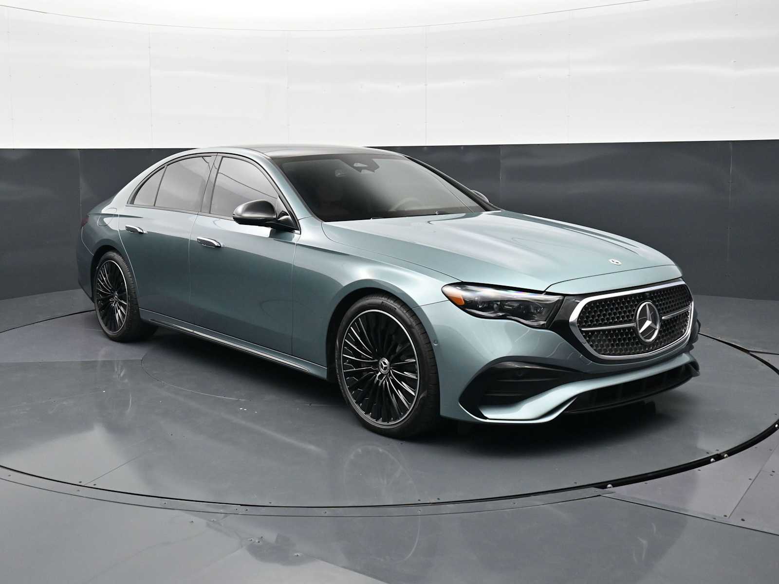 Thumbnail: 2025 Mercedes-Benz E-Class - 31