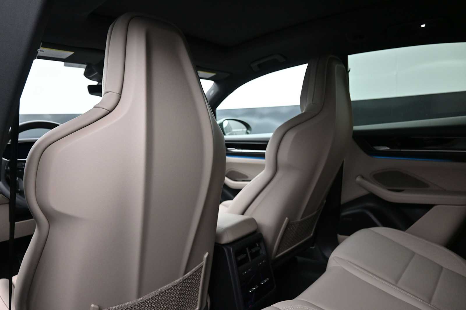 Thumbnail: 2026 Porsche Macan - 17