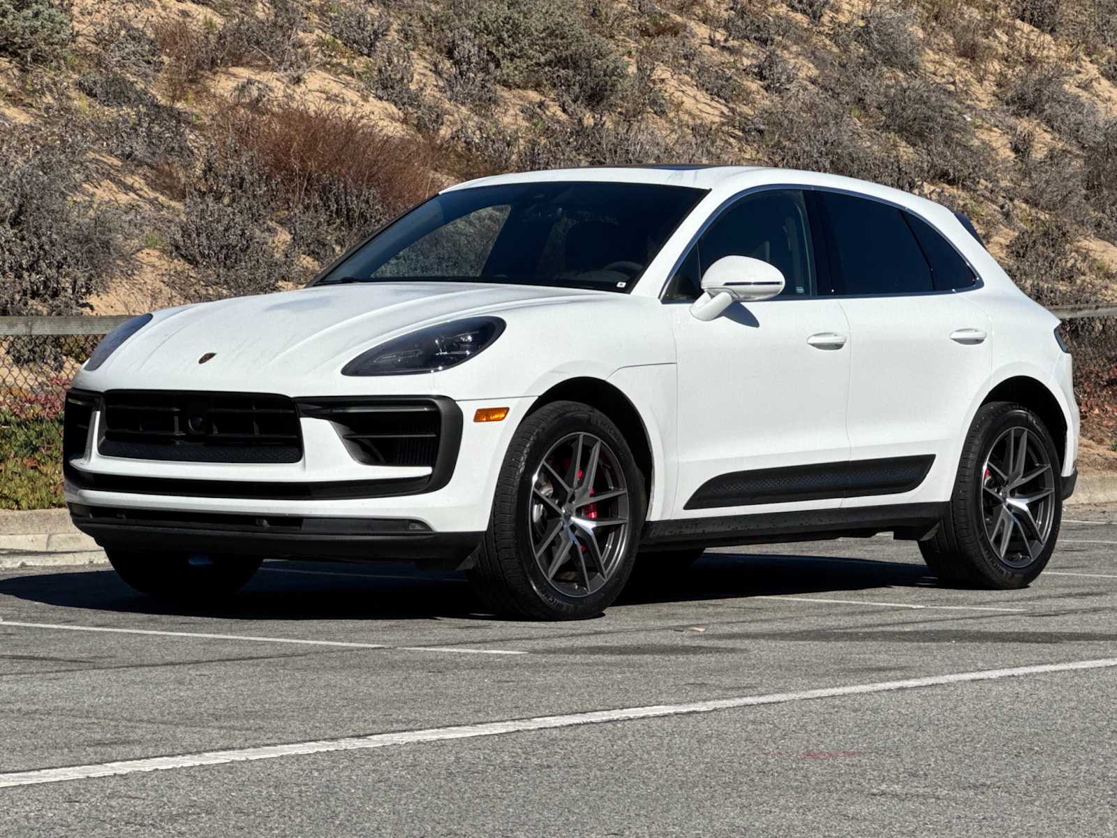 Thumbnail: 2023 Porsche Macan - 1