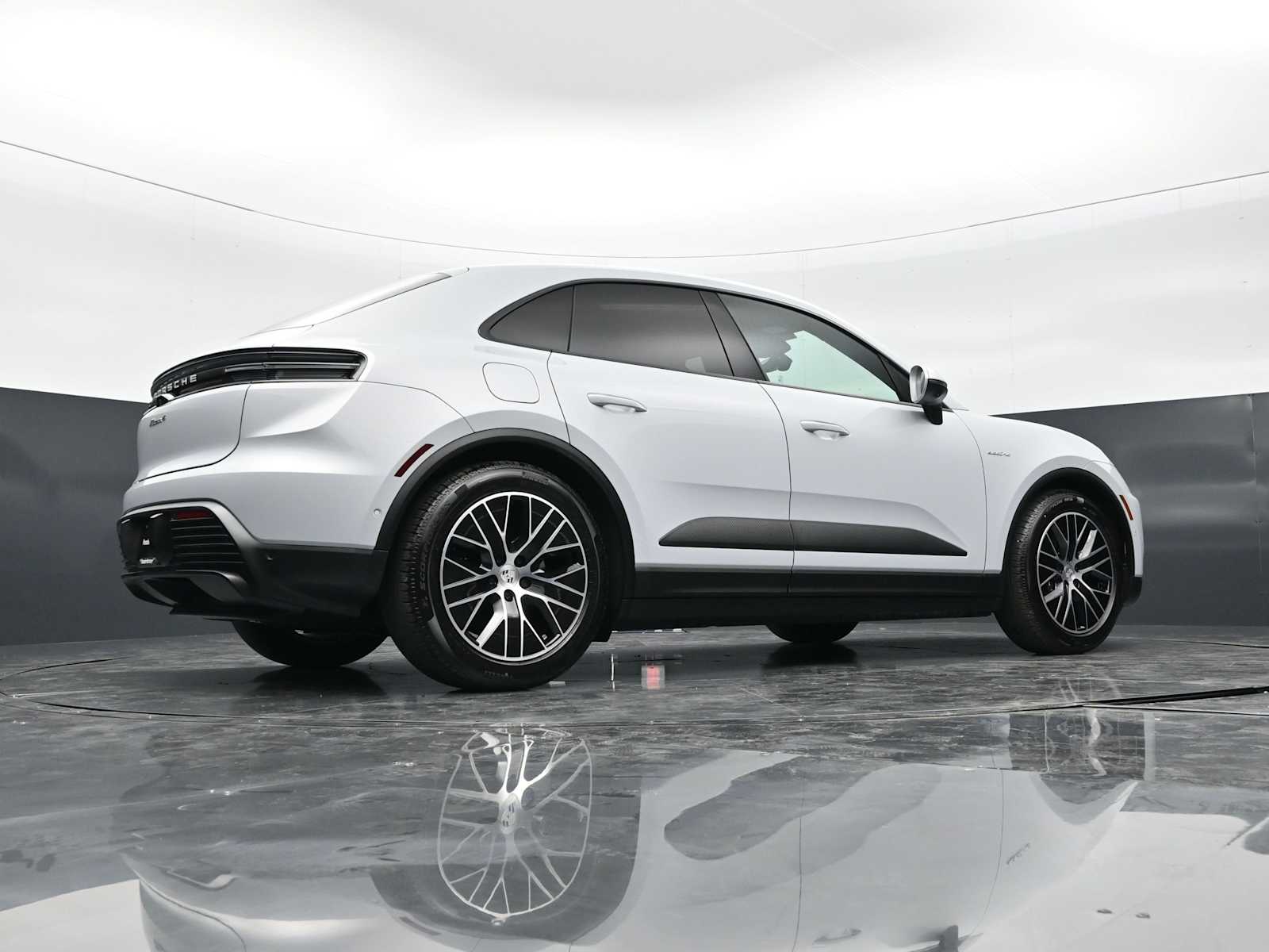 Thumbnail: 2026 Porsche Macan - 48