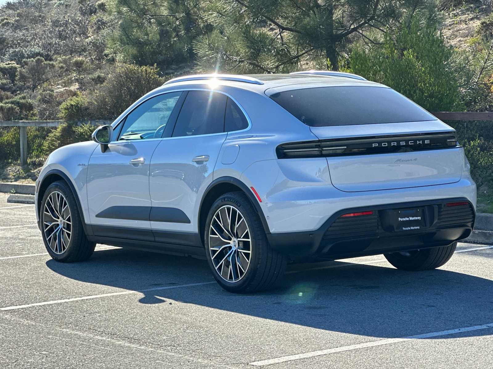 Thumbnail: 2024 Porsche Macan - 3