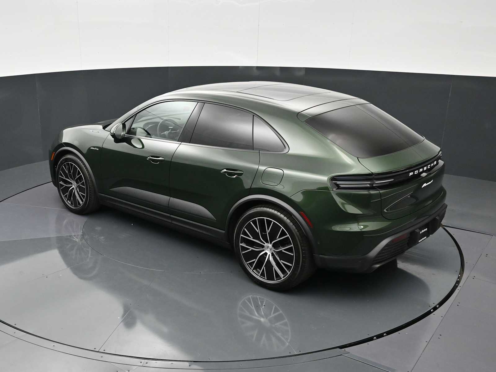 Thumbnail: 2026 Porsche Macan - 31