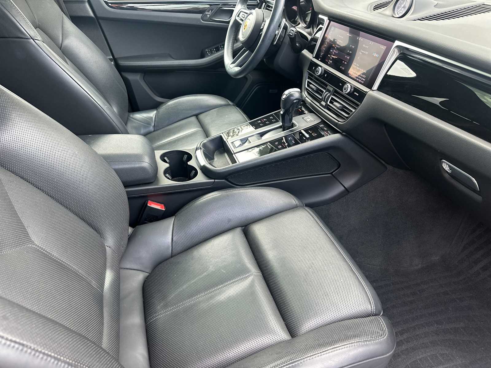 Thumbnail: 2022 Porsche Macan - 16