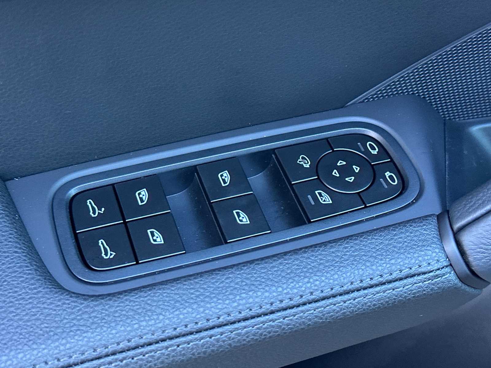 Thumbnail: 2026 Porsche Cayenne - 13