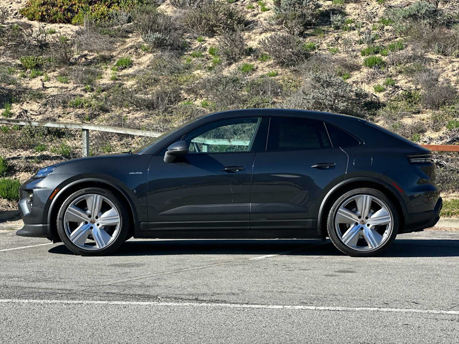 Thumbnail: 2025 Porsche Macan - 2