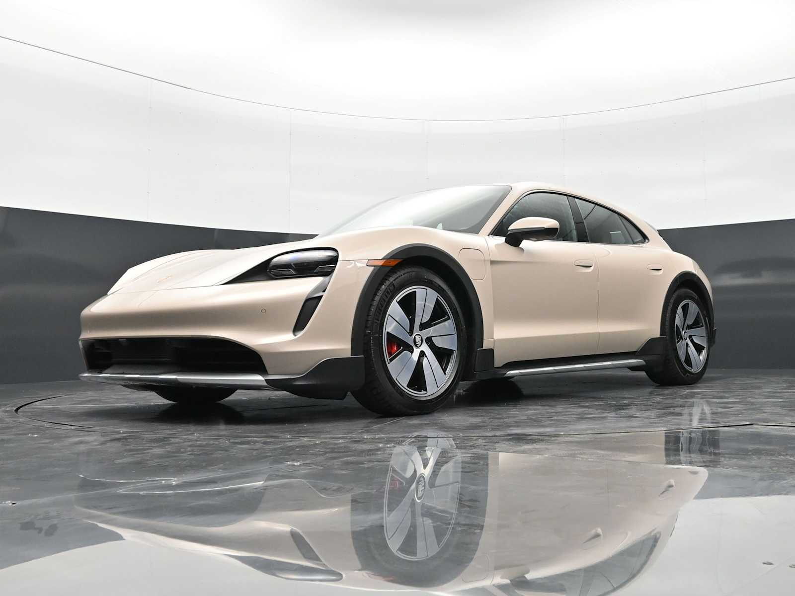 Thumbnail: 2023 Porsche Taycan - 43
