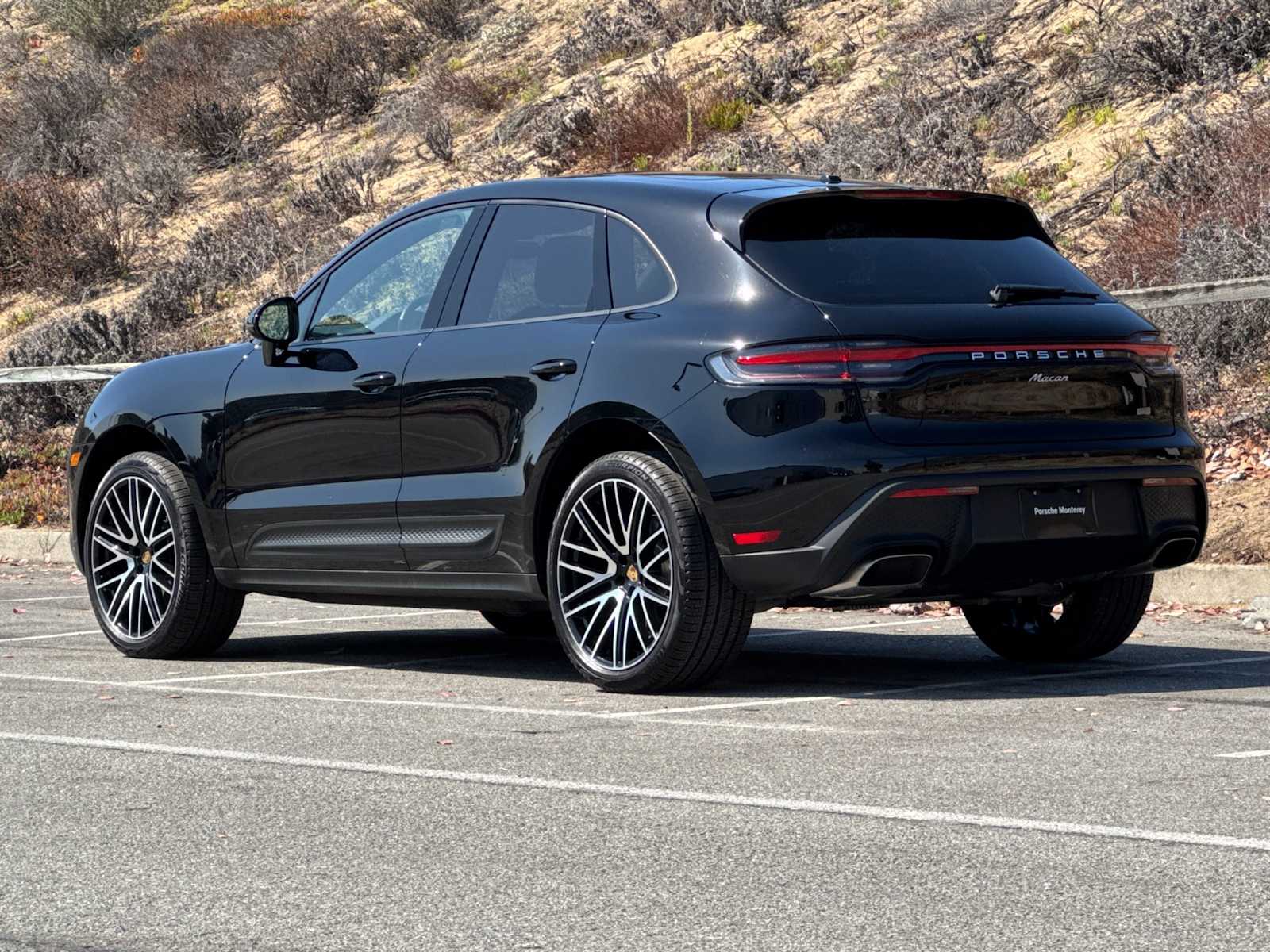 2025 Porsche Macan T photo 3
