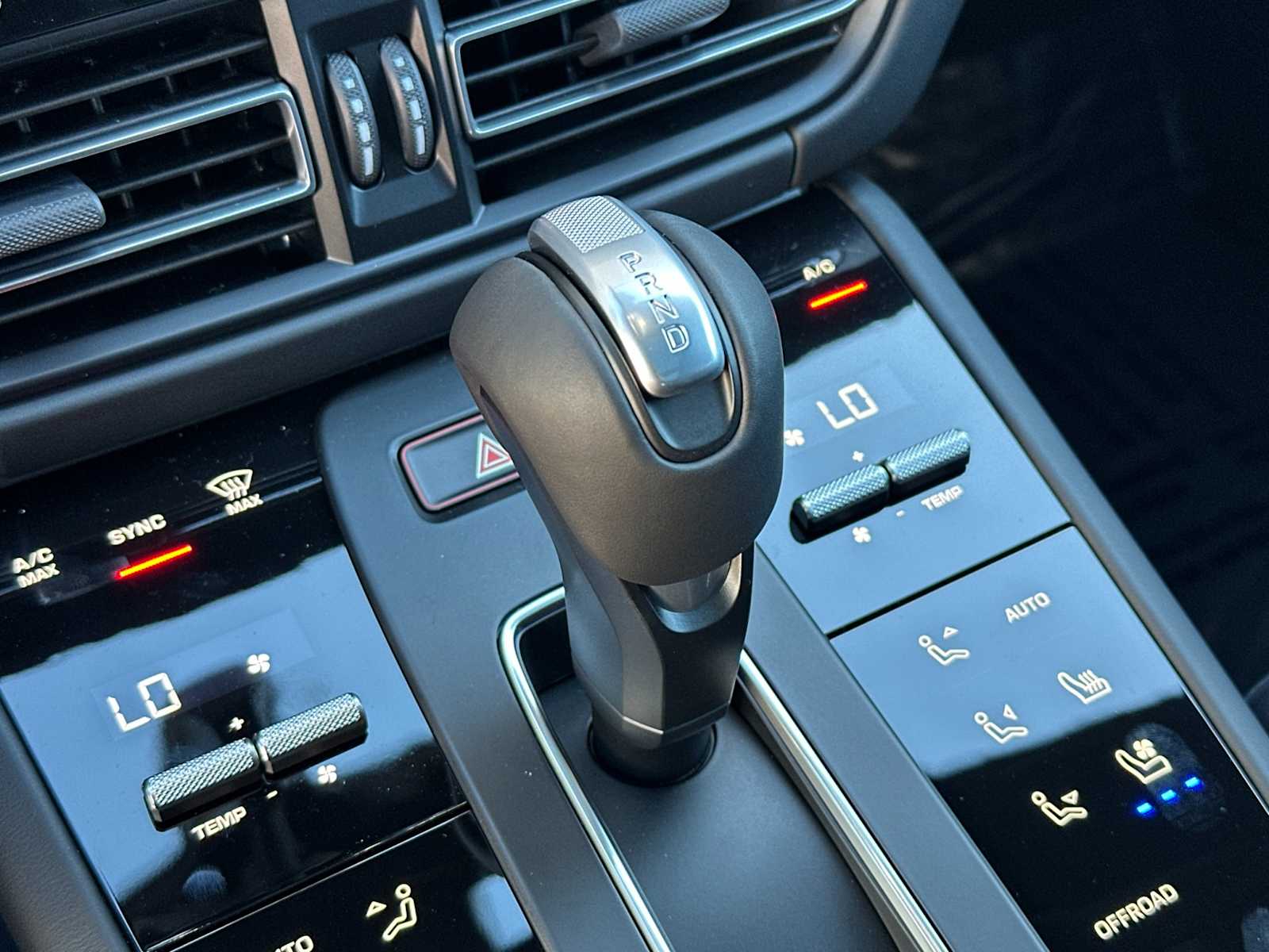 Thumbnail: 2026 Porsche Macan - 23