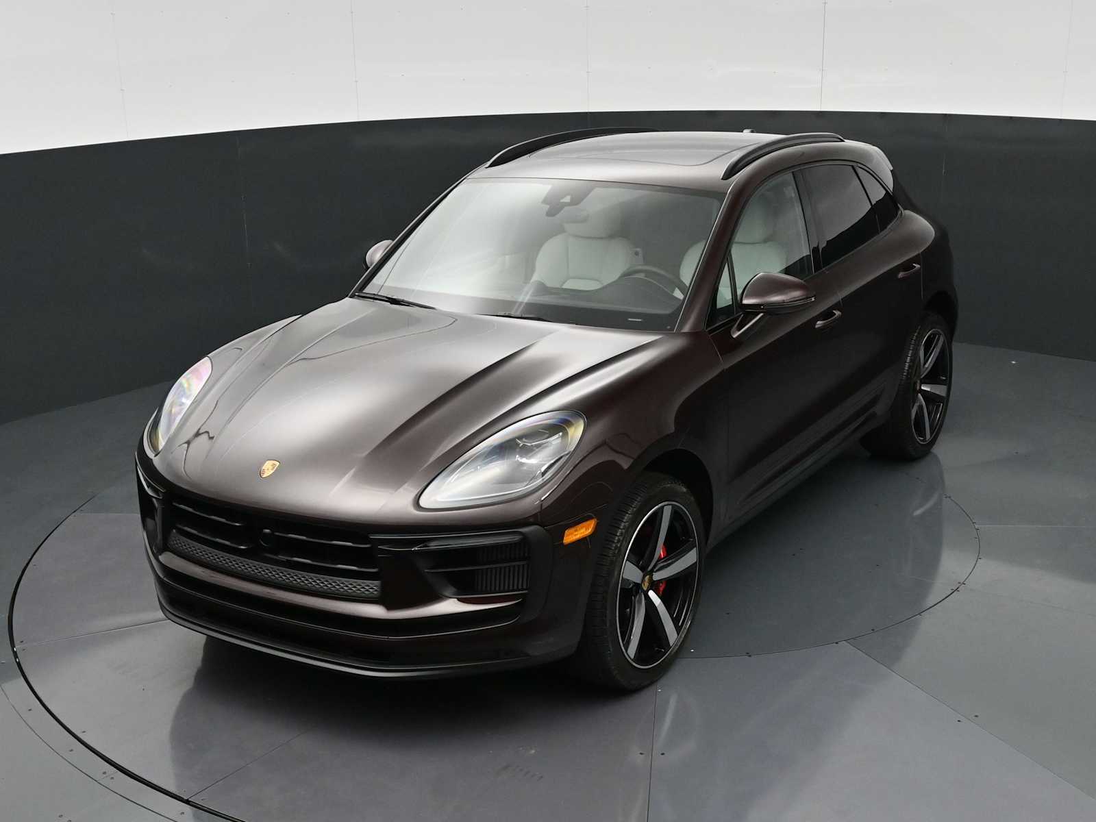 Thumbnail: 2026 Porsche Macan - 30