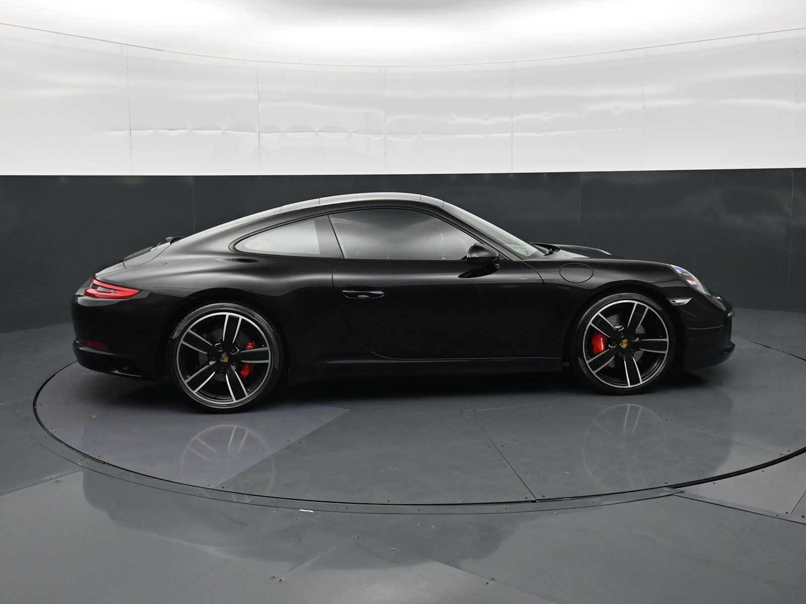 Thumbnail: 2018 Porsche 911 - 25
