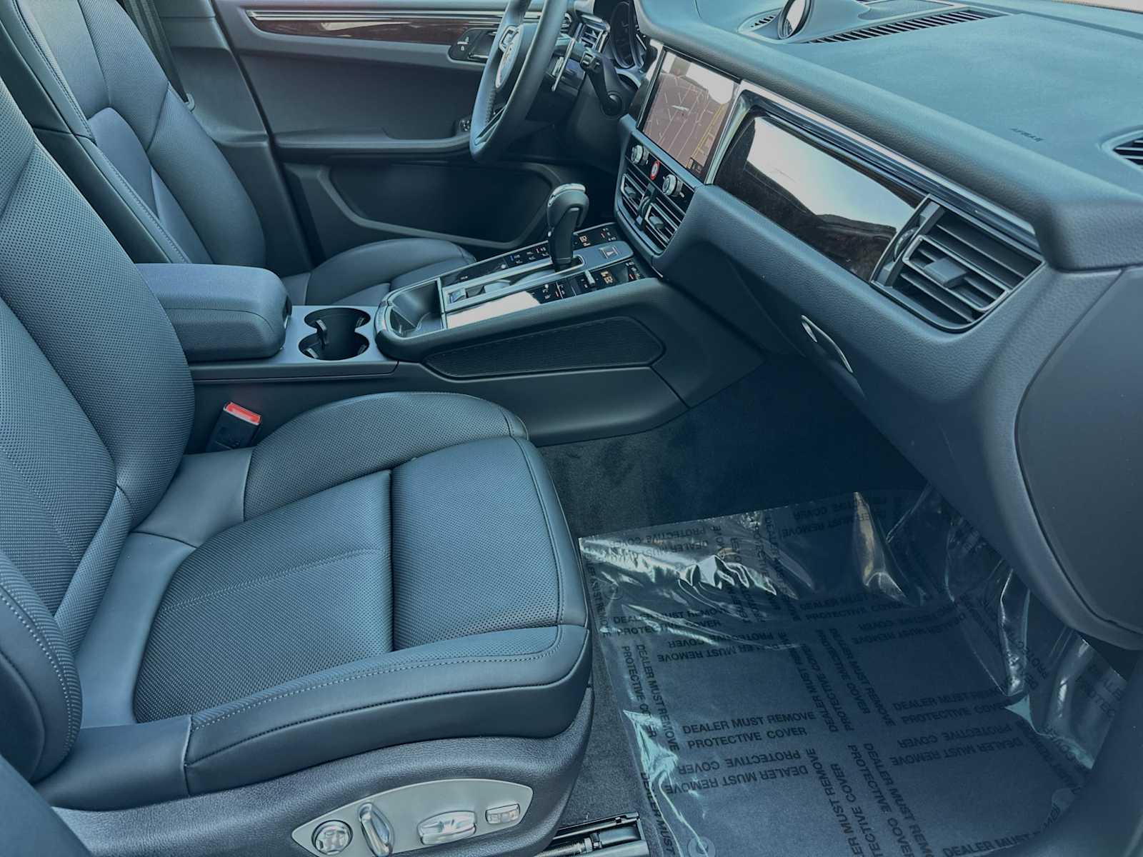 Thumbnail: 2024 Porsche Macan - 16