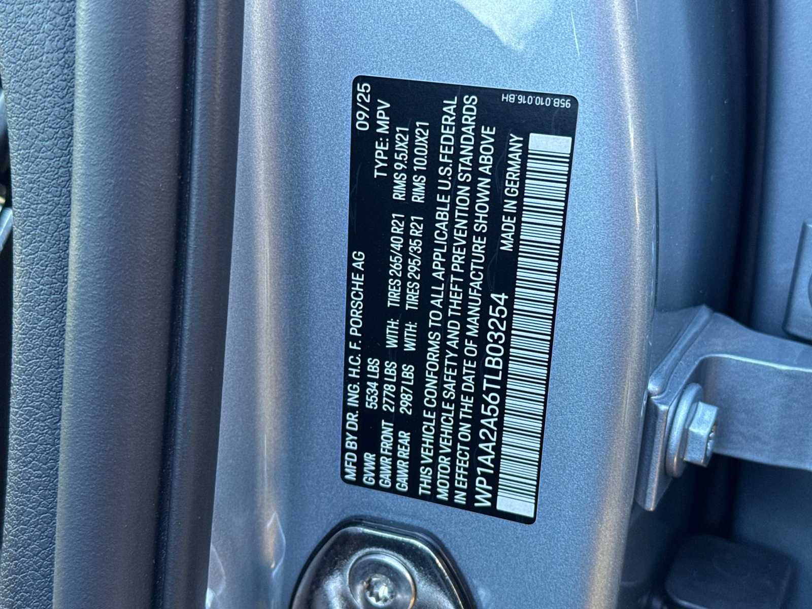 Thumbnail: 2026 Porsche Macan - 30