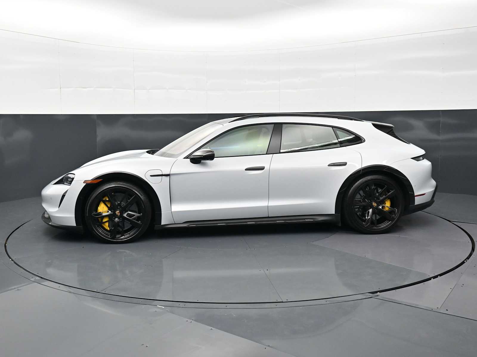 Thumbnail: 2023 Porsche Taycan - 2
