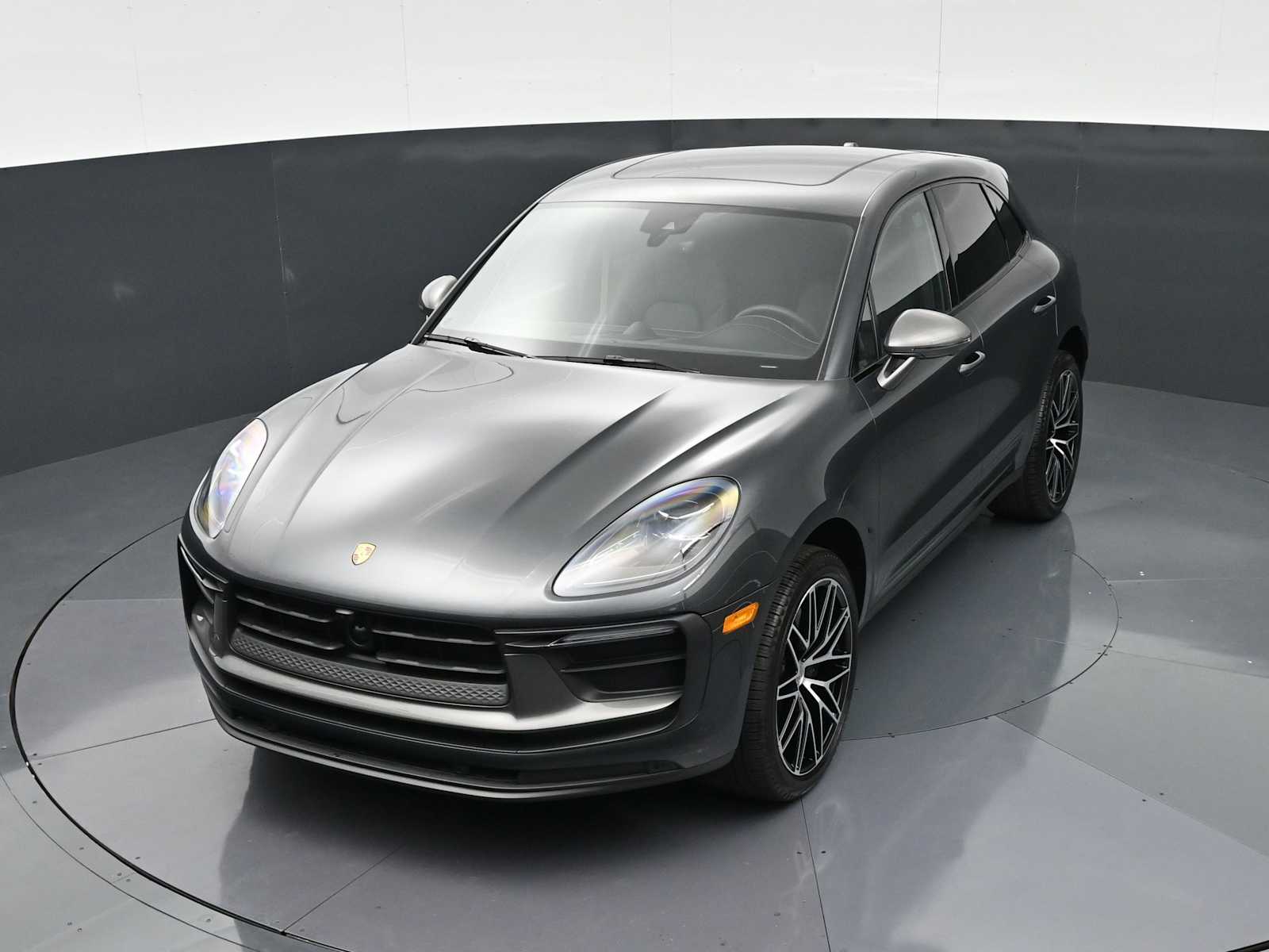 Thumbnail: 2025 Porsche Macan - 31