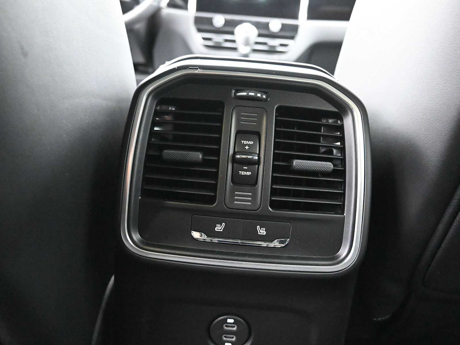 Thumbnail: 2025 Porsche Macan - 8