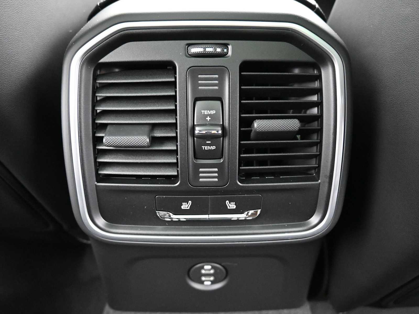 Thumbnail: 2026 Porsche Macan - 20