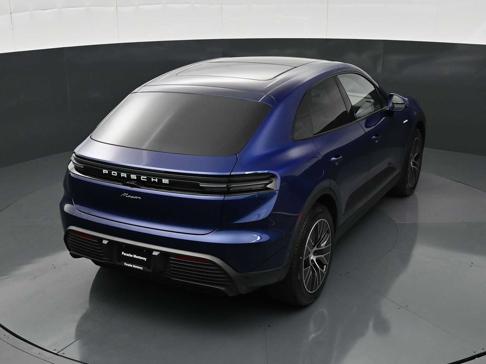 Thumbnail: 2026 Porsche Macan - 32