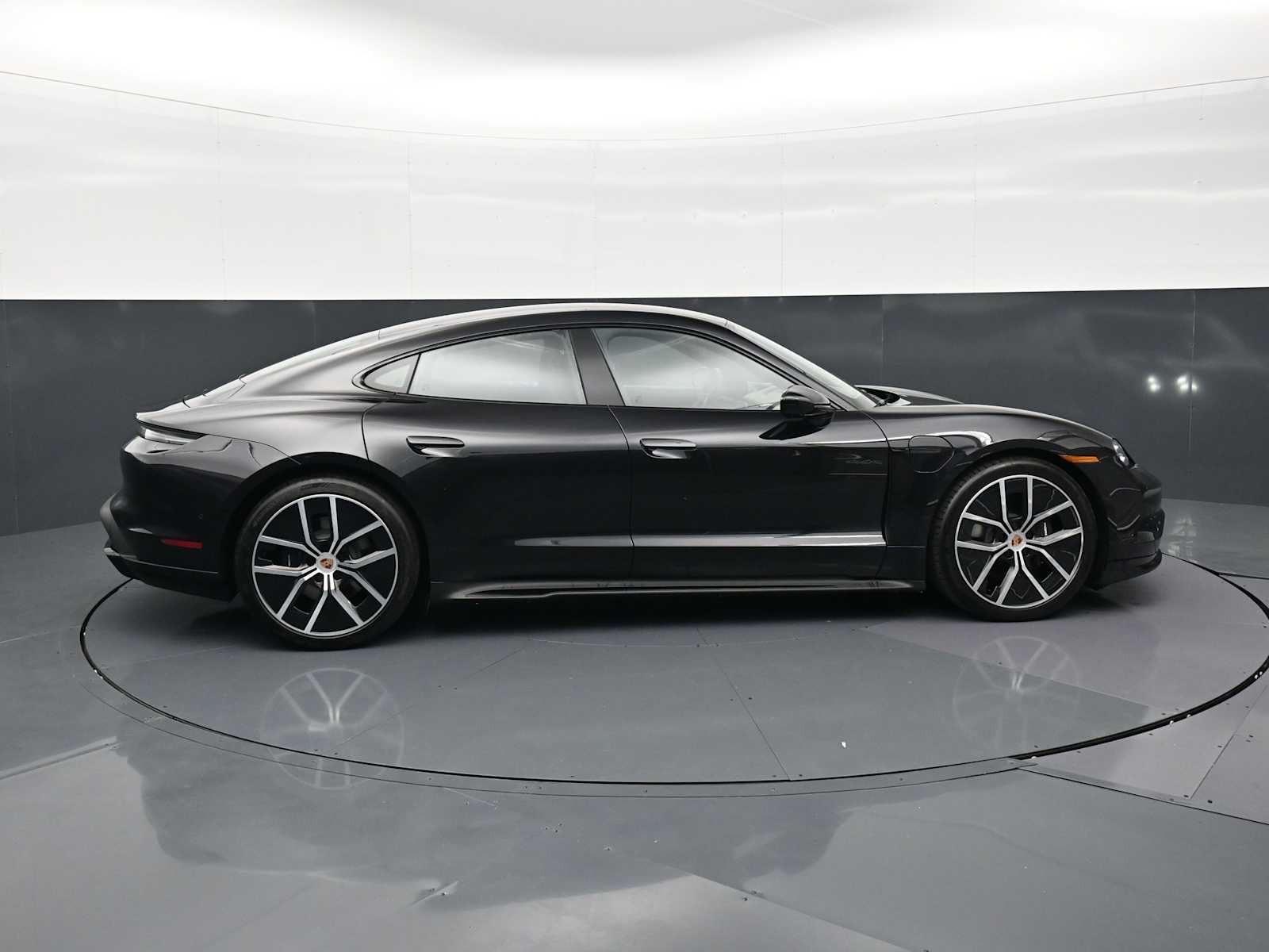 Thumbnail: 2026 Porsche Taycan - 27