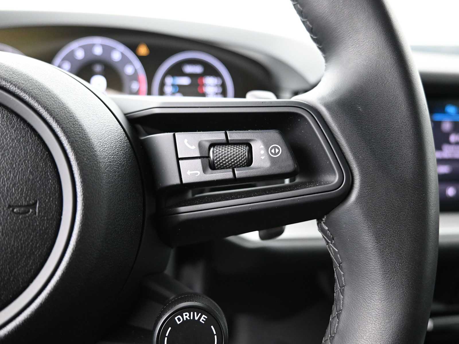 Thumbnail: 2025 Porsche Cayenne - 10