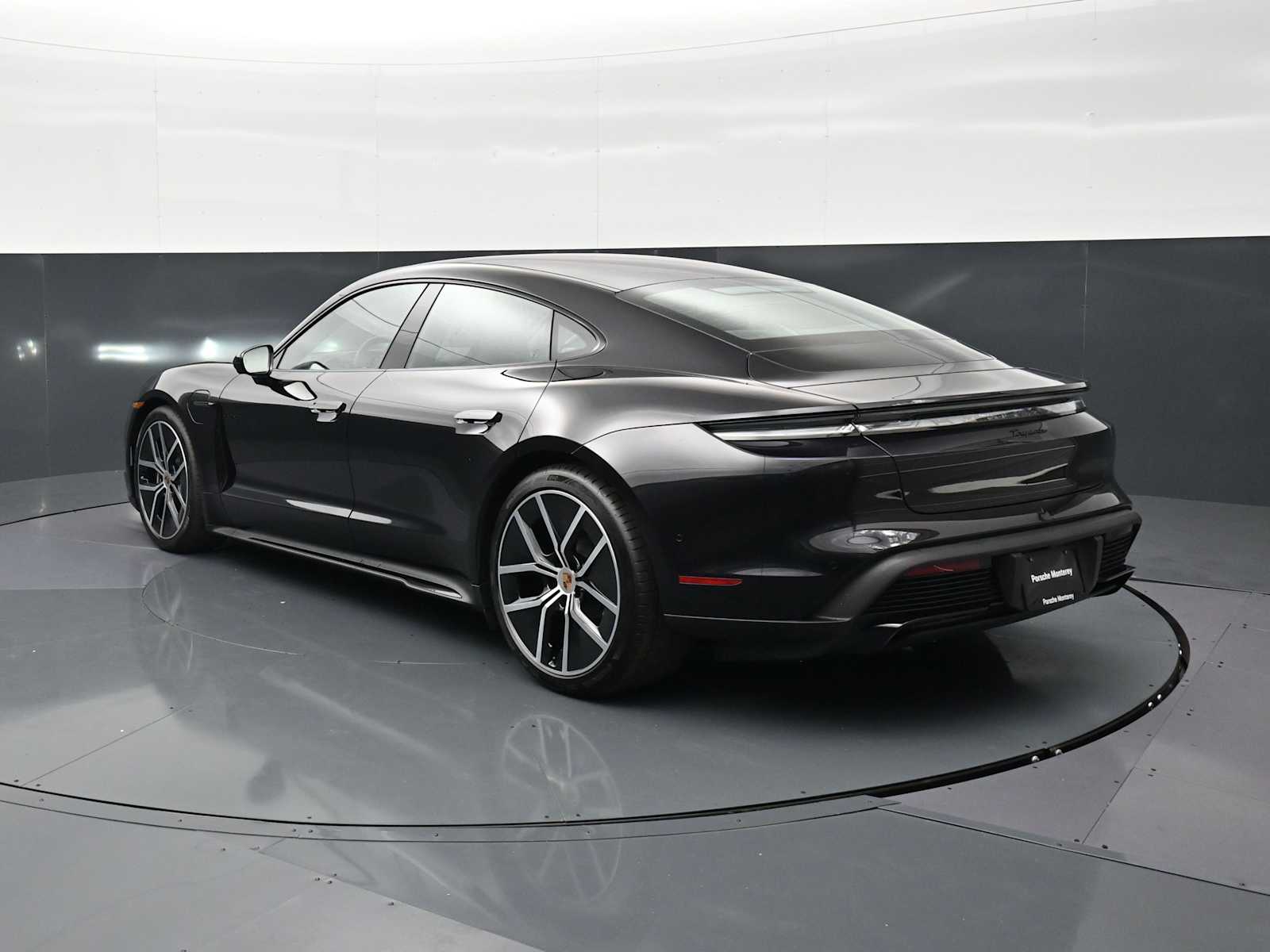 Thumbnail: 2026 Porsche Taycan - 3