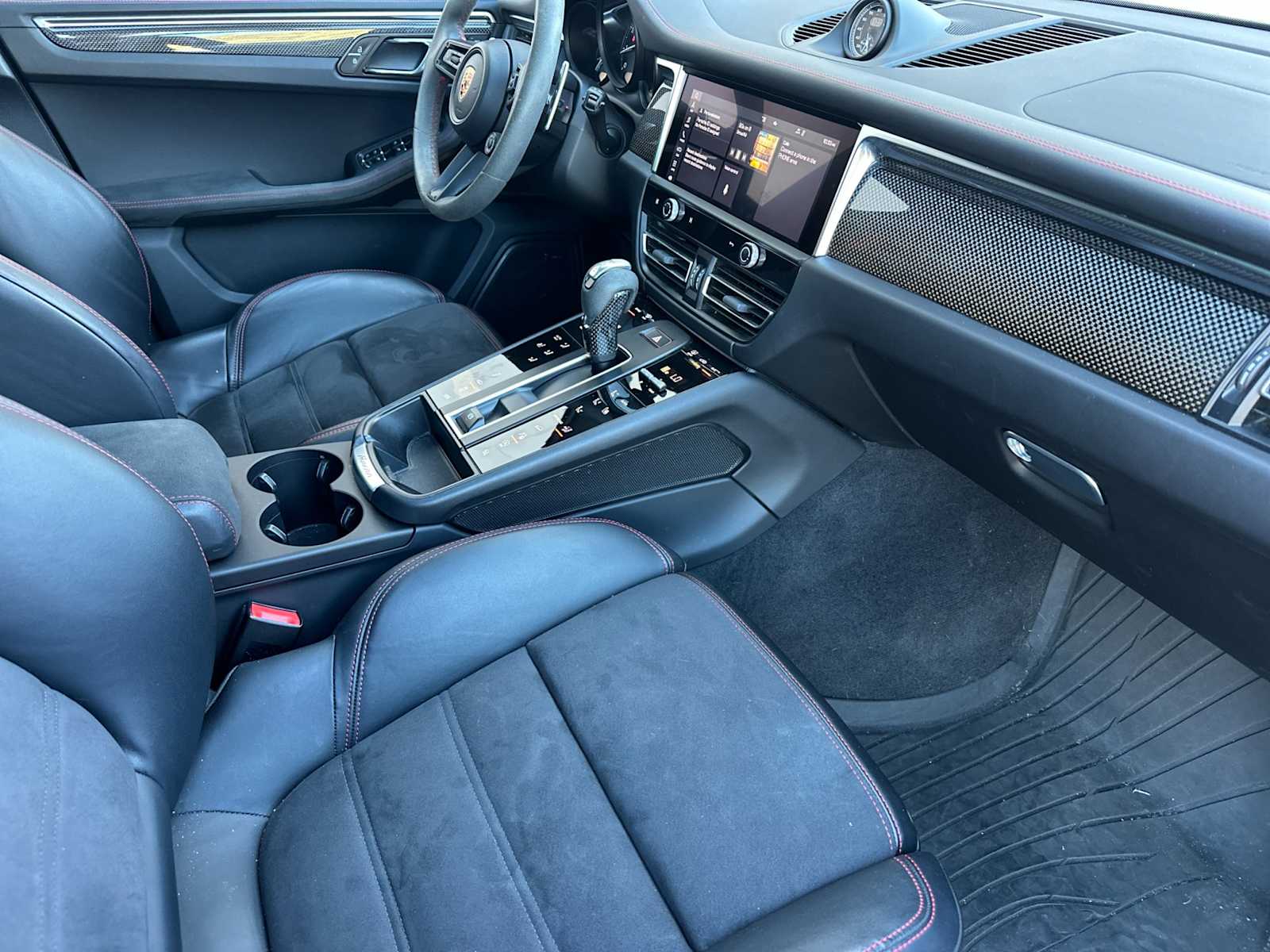 Thumbnail: 2023 Porsche Macan - 16