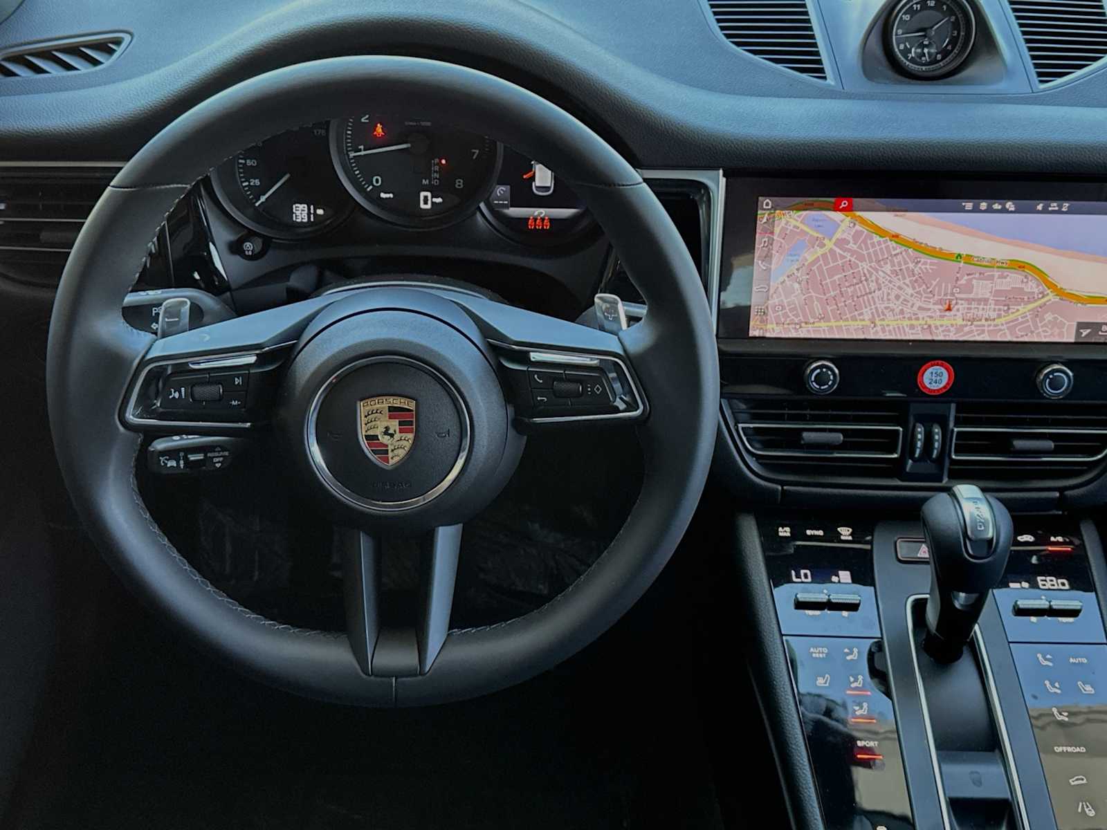 Thumbnail: 2024 Porsche Macan - 15