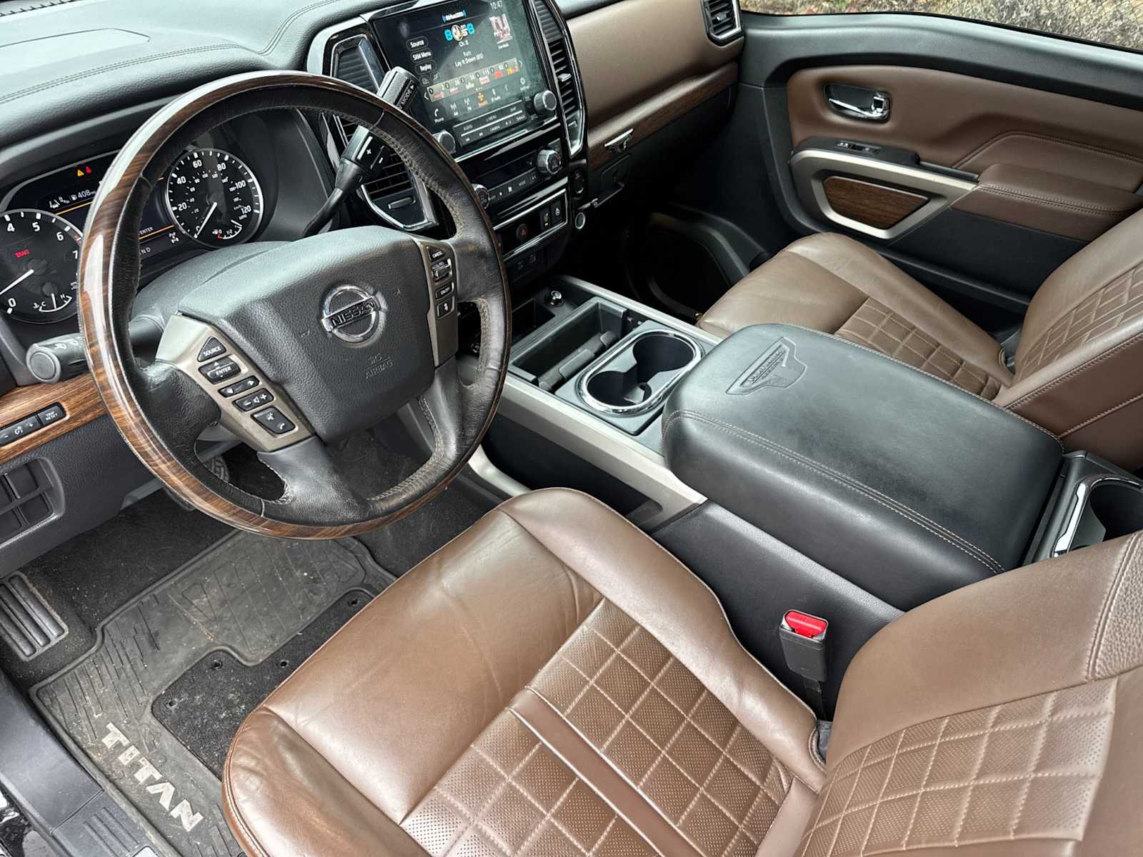 2020 Nissan Titan Platinum Reserve photo 4