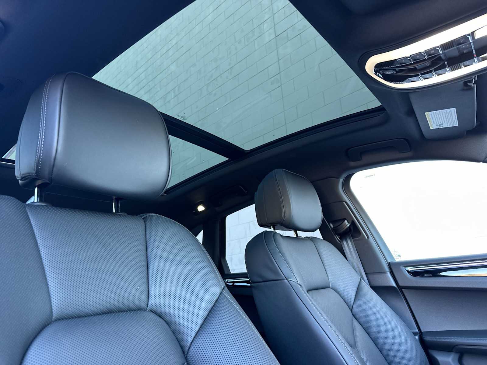 Thumbnail: 2026 Porsche Macan - 18