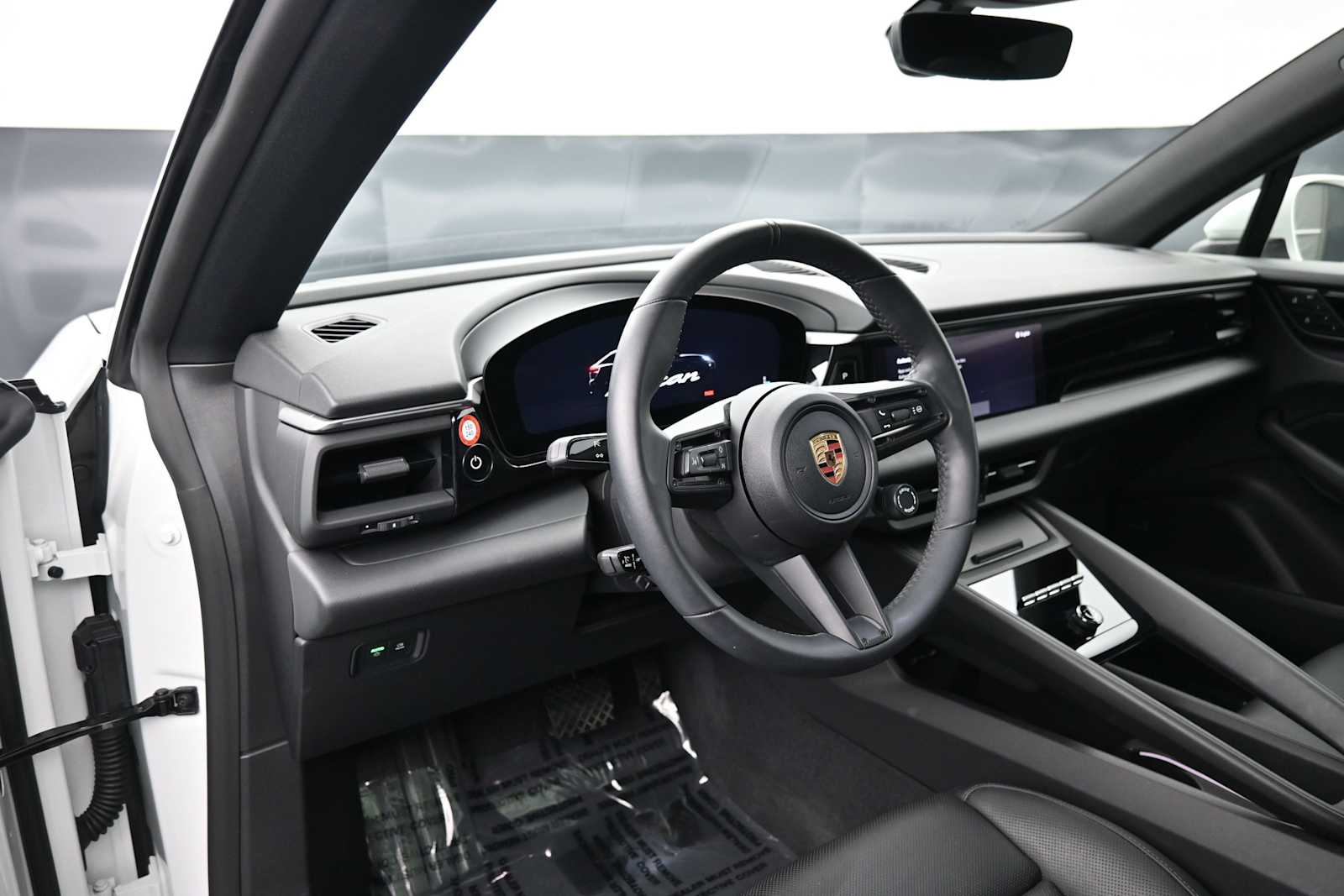 Thumbnail: 2025 Porsche Macan - 3