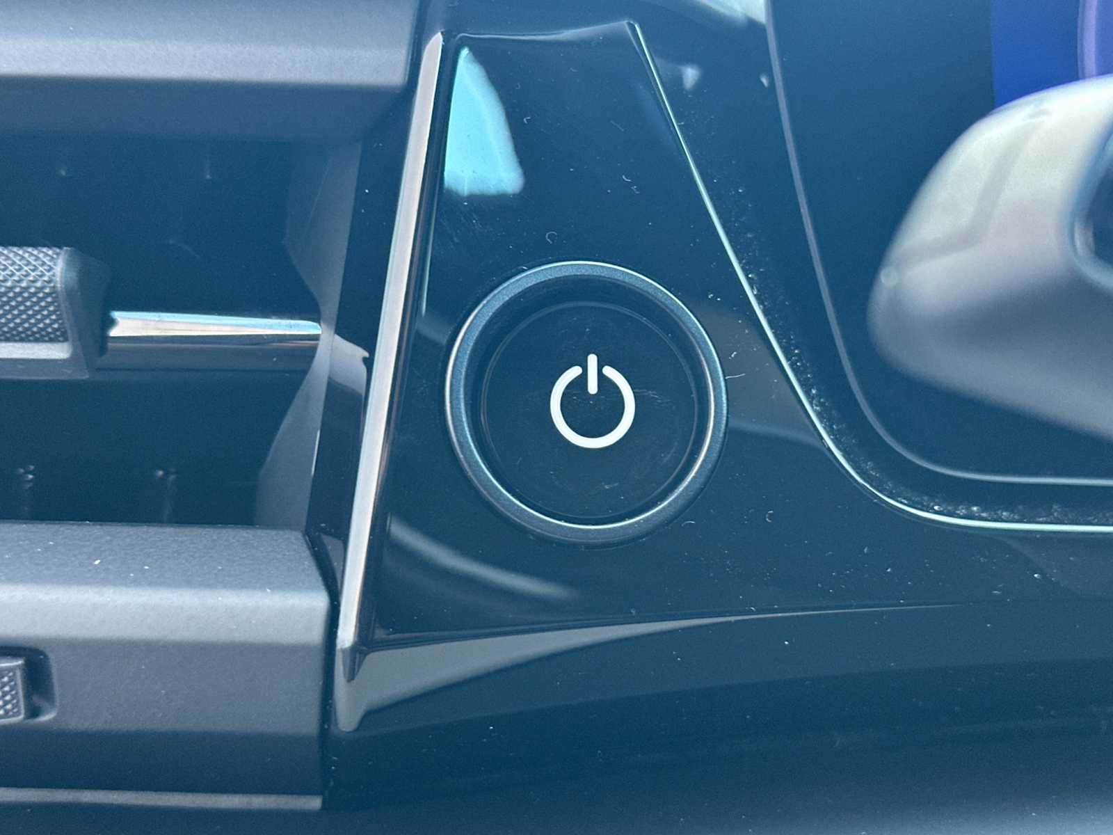 Thumbnail: 2026 Porsche Macan - 23