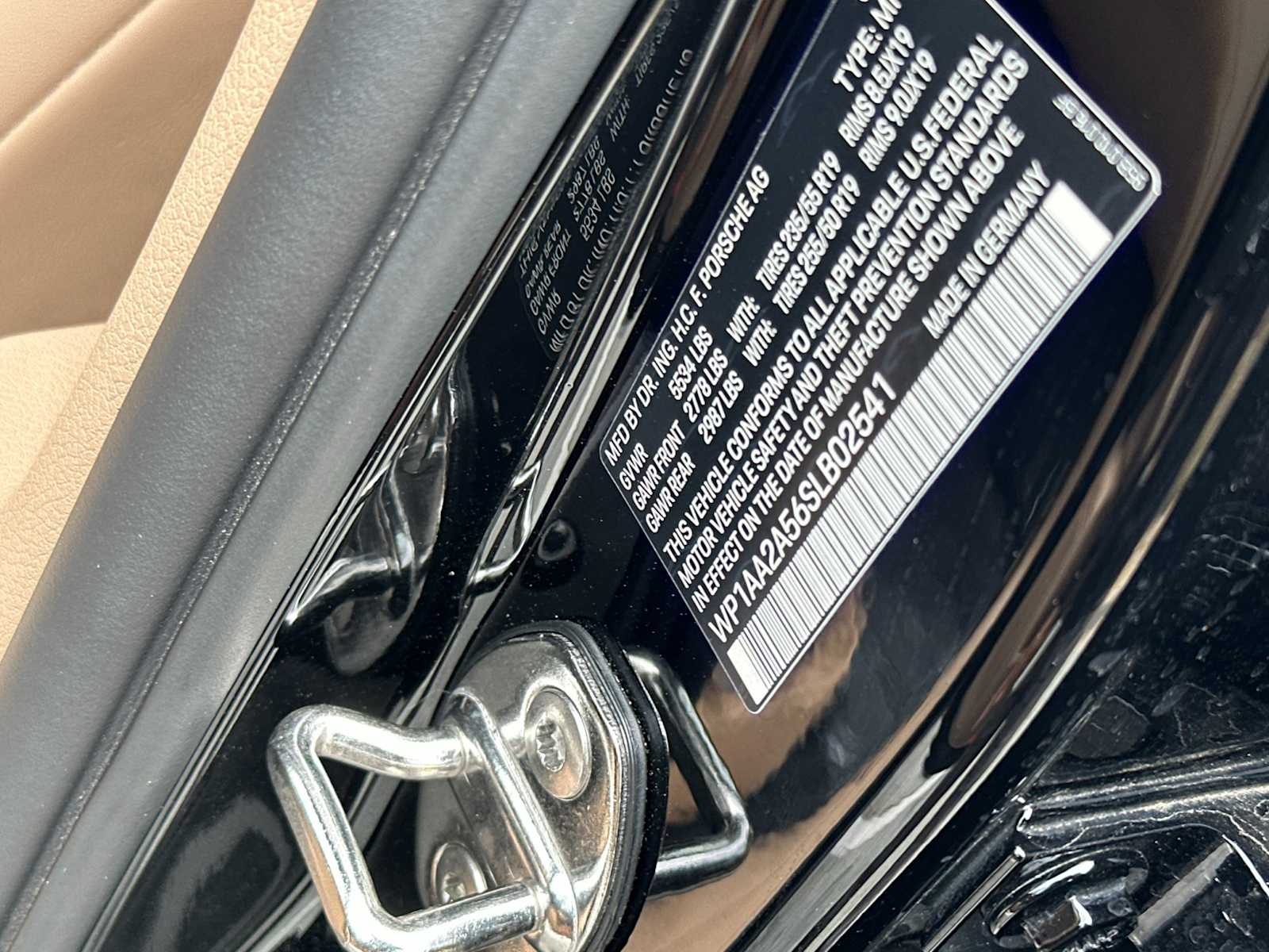 Thumbnail: 2025 Porsche Macan - 26