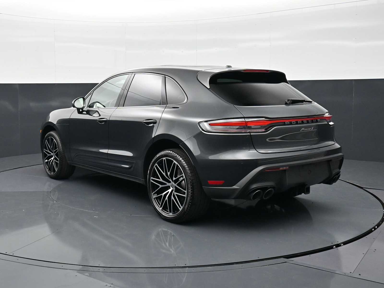 Thumbnail: 2025 Porsche Macan - 3