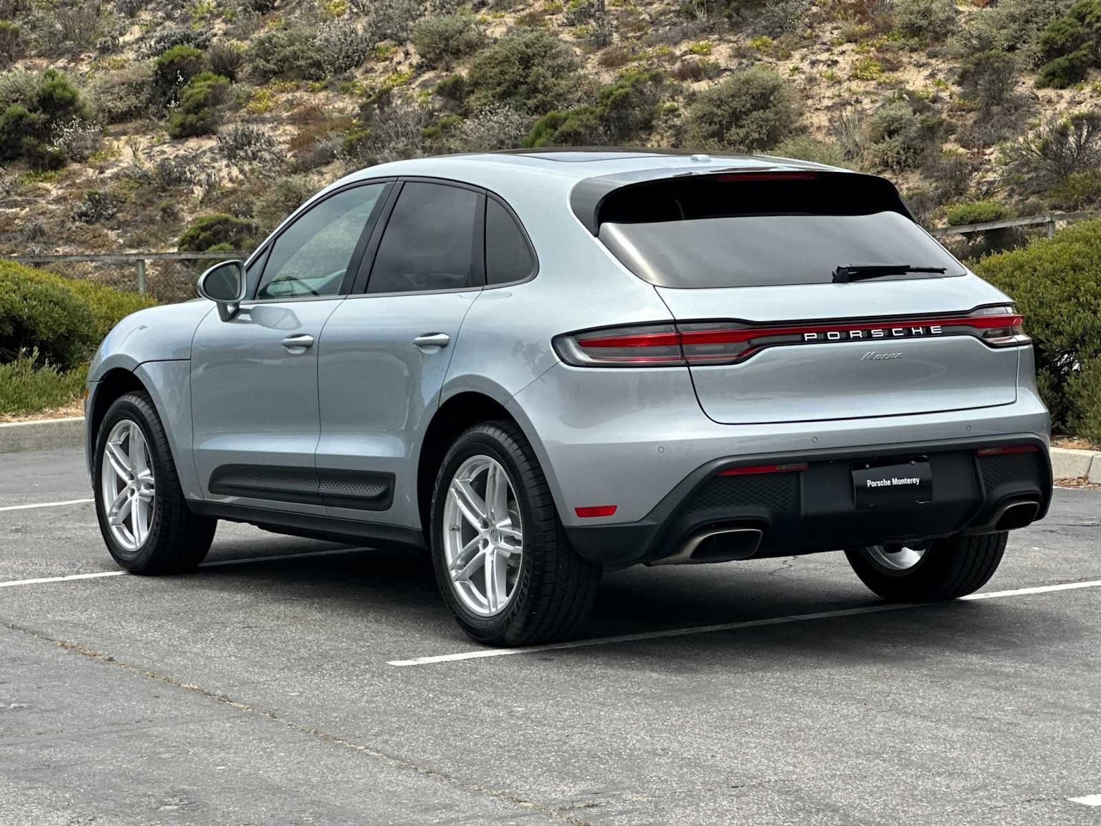 Thumbnail: 2025 Porsche Macan - 3