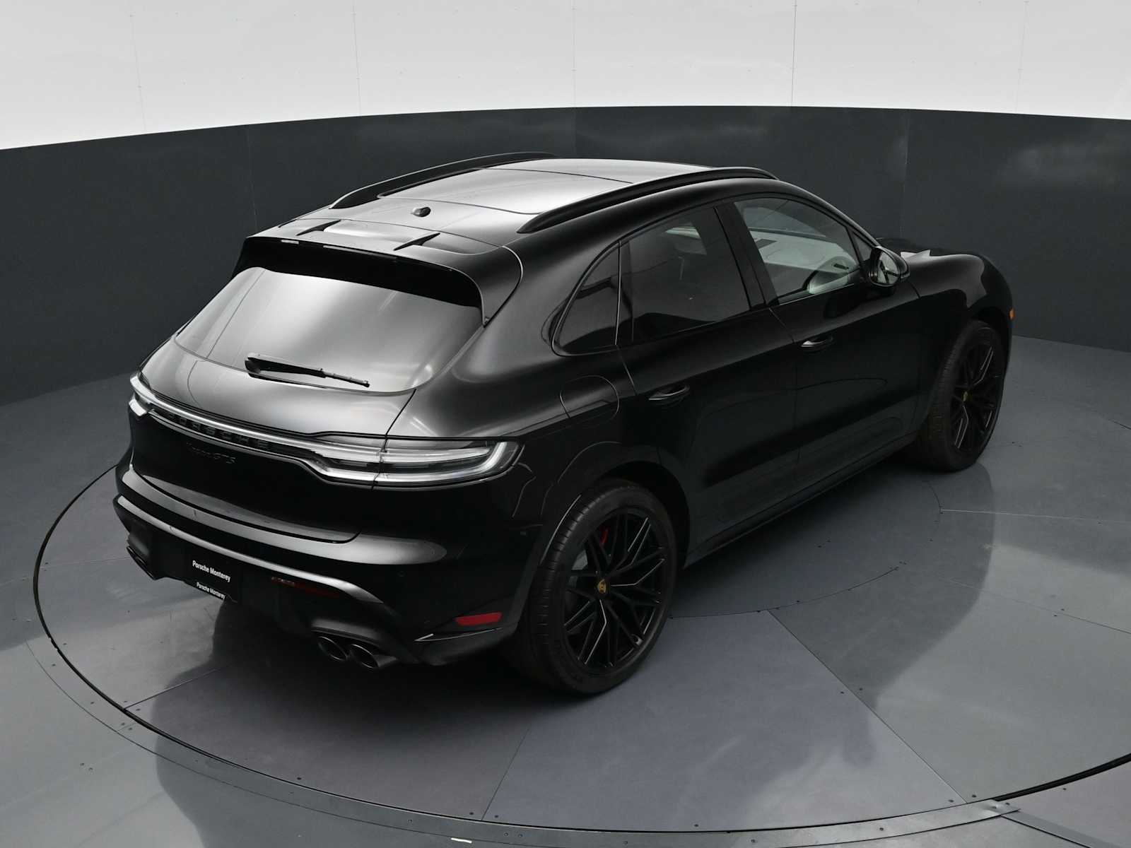 Thumbnail: 2026 Porsche Macan - 34