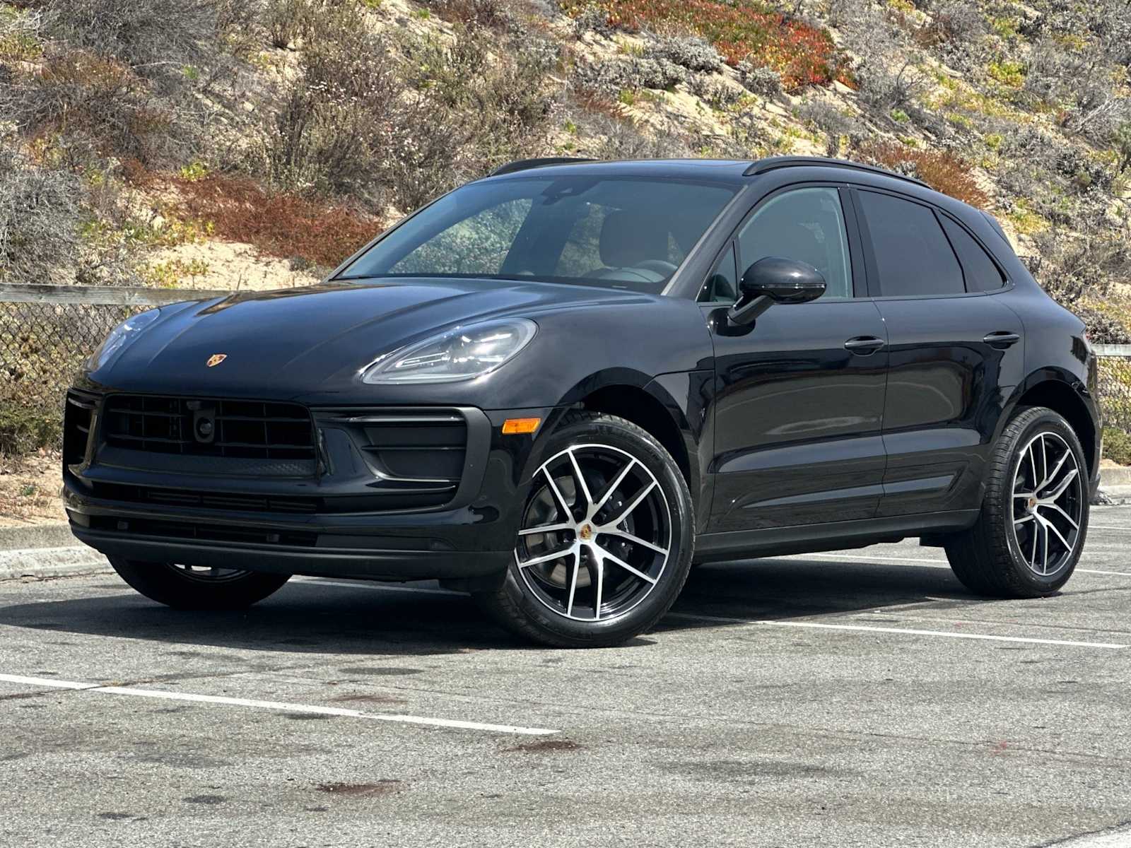 Thumbnail: 2025 Porsche Macan - 1