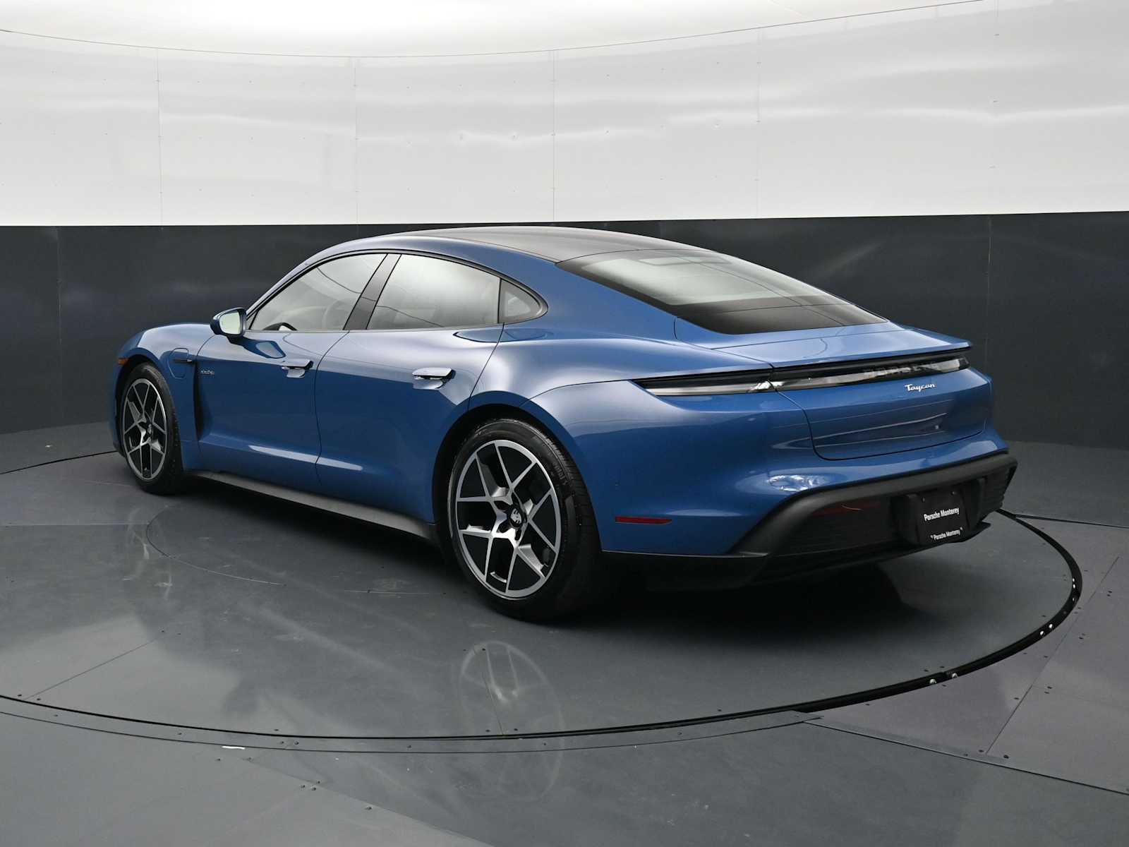 Thumbnail: 2026 Porsche Taycan - 3