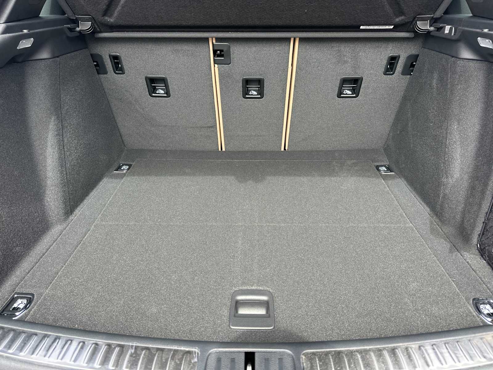 Thumbnail: 2026 Porsche Macan - 16