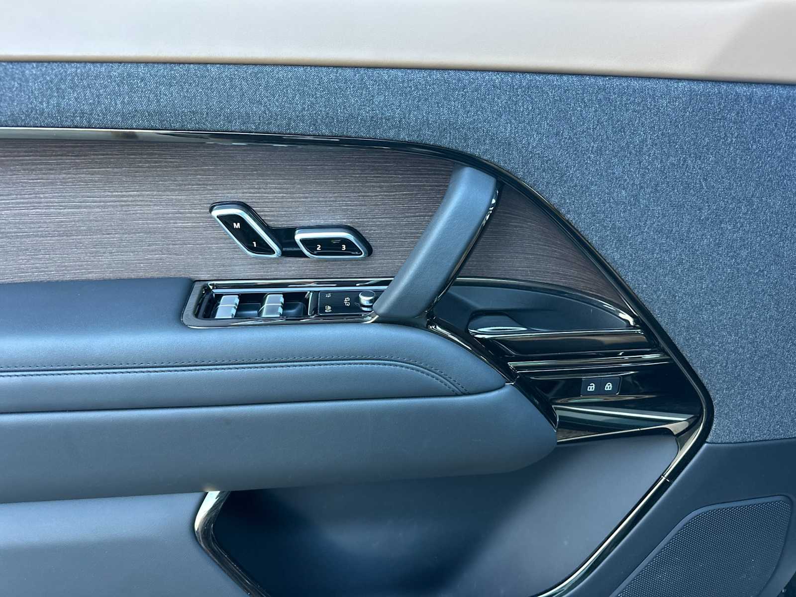 Thumbnail: 2023 Land Rover Range Rover Sport - 12