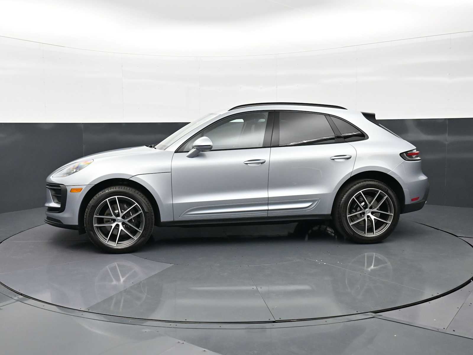 Thumbnail: 2026 Porsche Macan - 2