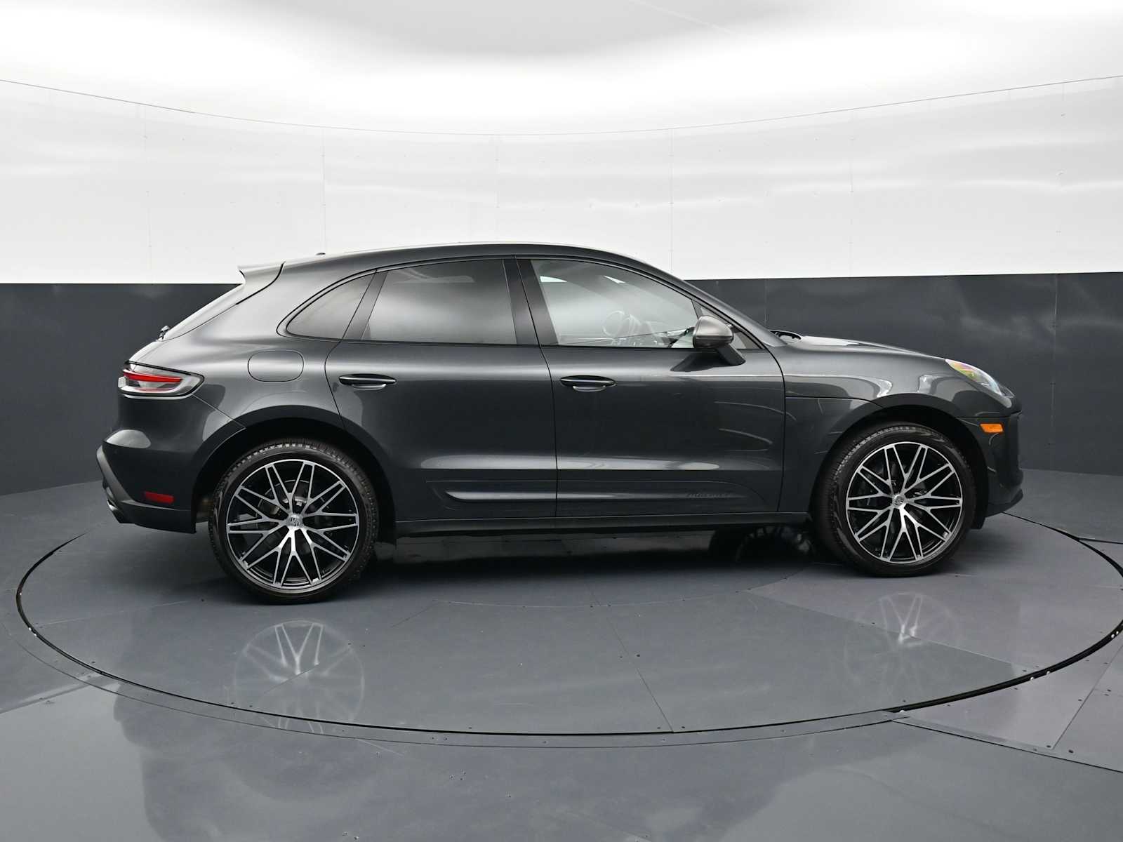 Thumbnail: 2025 Porsche Macan - 28