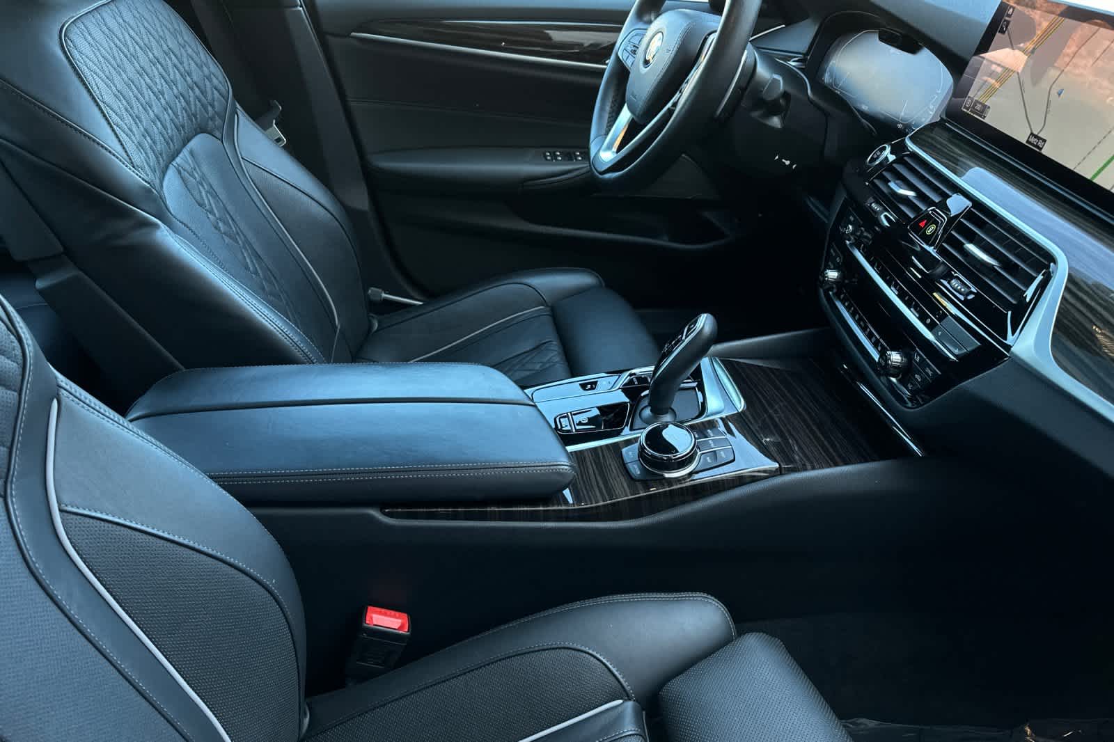 Thumbnail: 2022 BMW 5 Series - 16