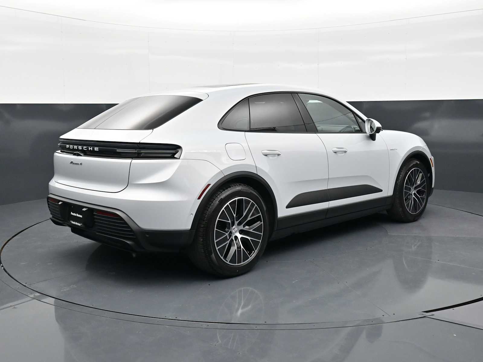 Thumbnail: 2026 Porsche Macan - 32