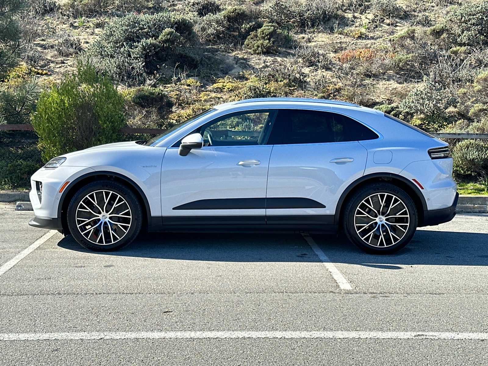 Thumbnail: 2024 Porsche Macan - 2