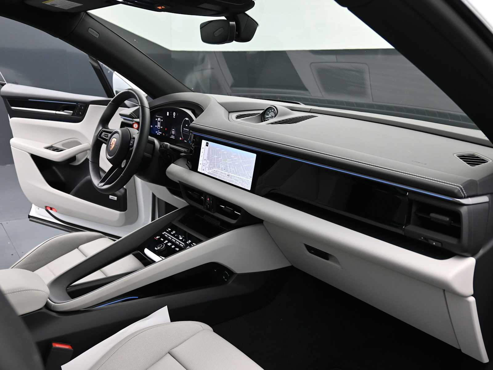 Thumbnail: 2025 Porsche Macan - 24