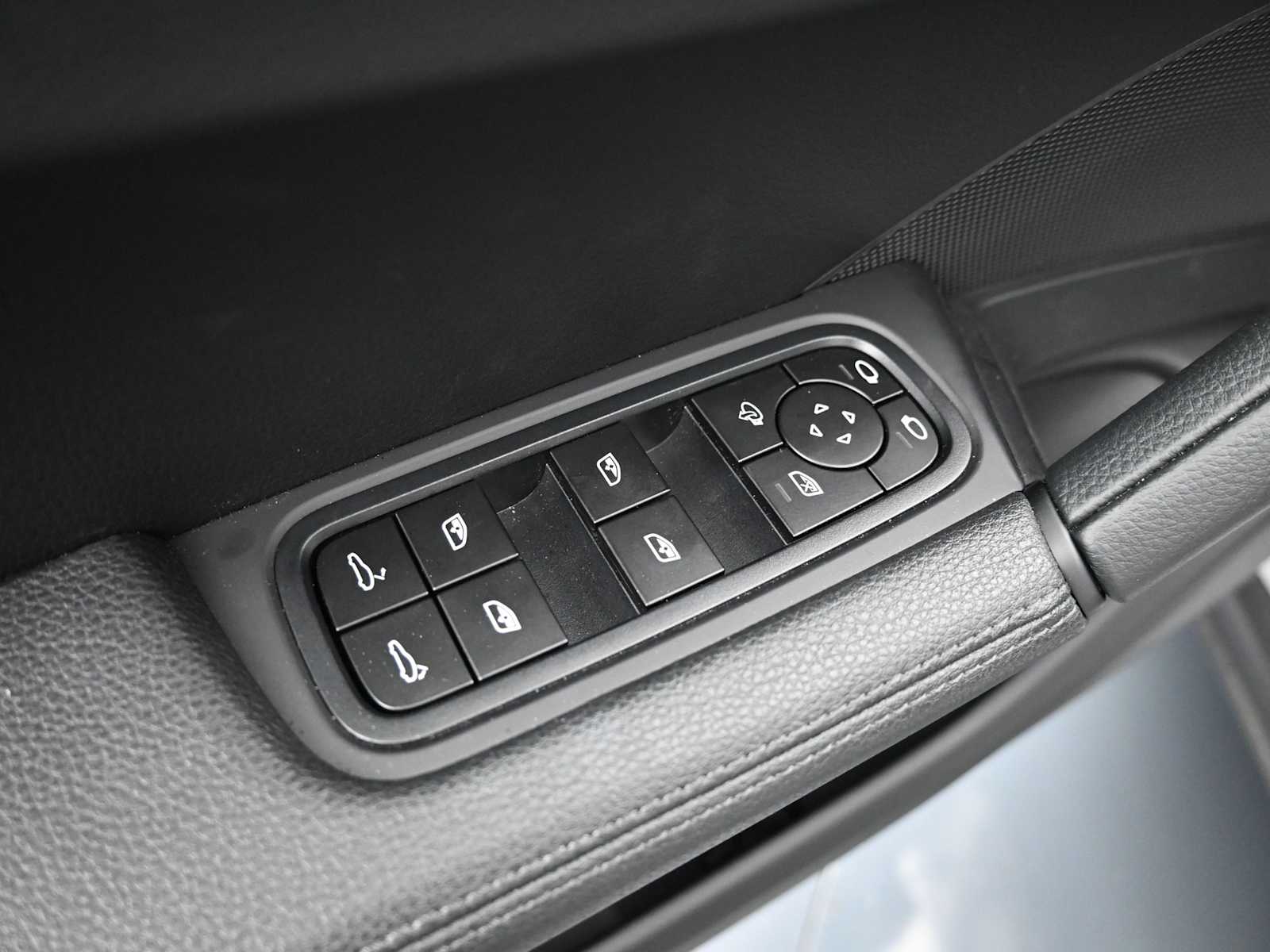 Thumbnail: 2025 Porsche Cayenne - 8