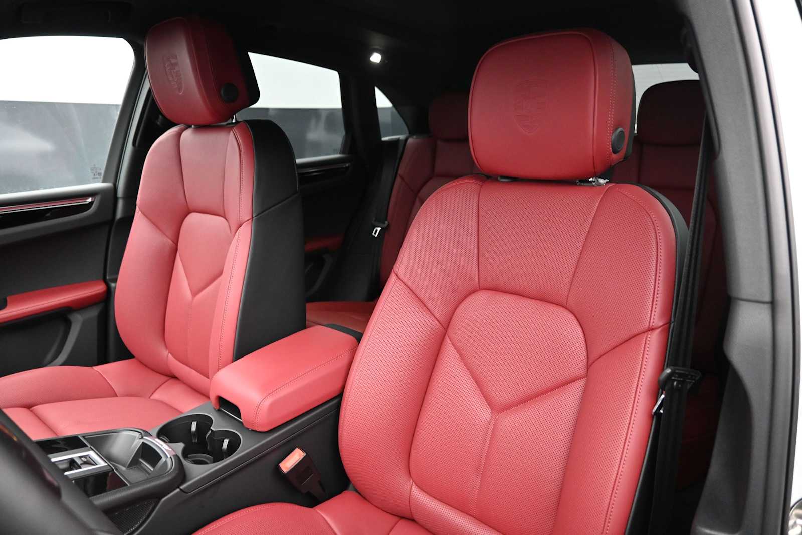Thumbnail: 2026 Porsche Macan - 5