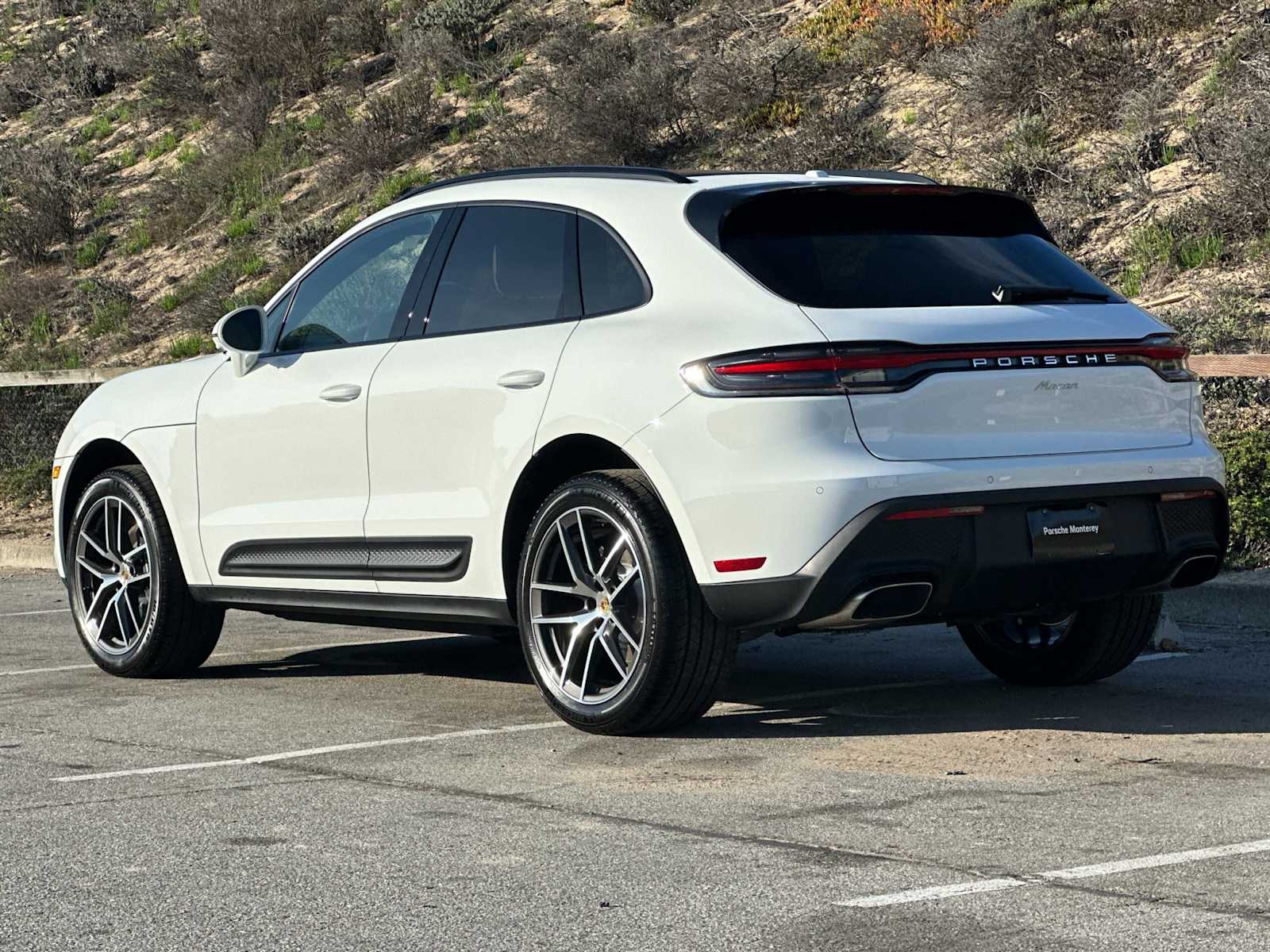 Thumbnail: 2026 Porsche Macan - 3