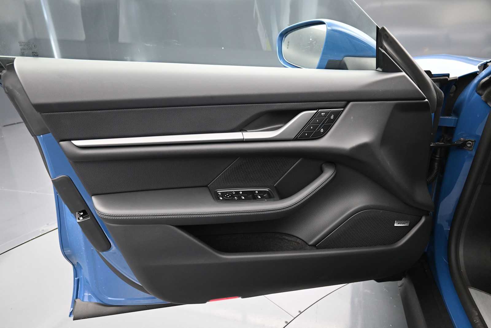 Thumbnail: 2026 Porsche Taycan - 7